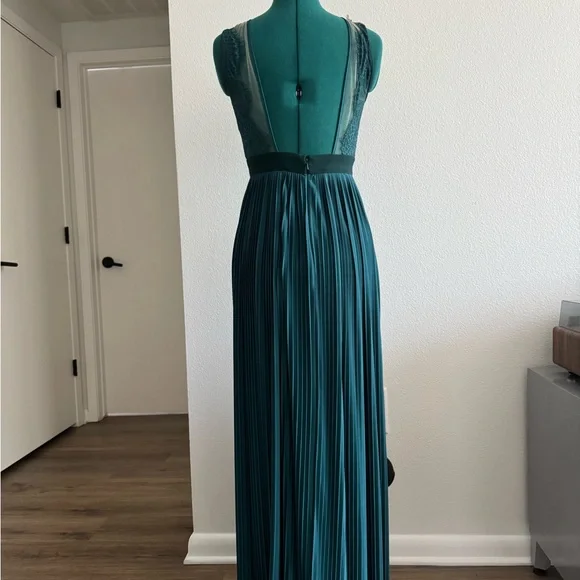 ASOS EMERALD GREEN Pleated with lace top Halter Gown US SIZE 2 - Picture 6 of 12